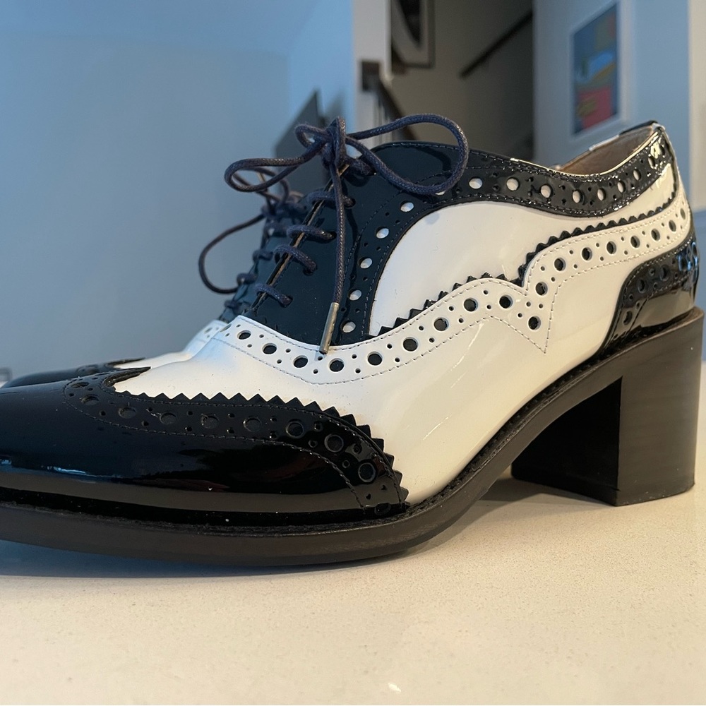 Chic Black and White Women's Brogue Loafers - Picture 2 of 9